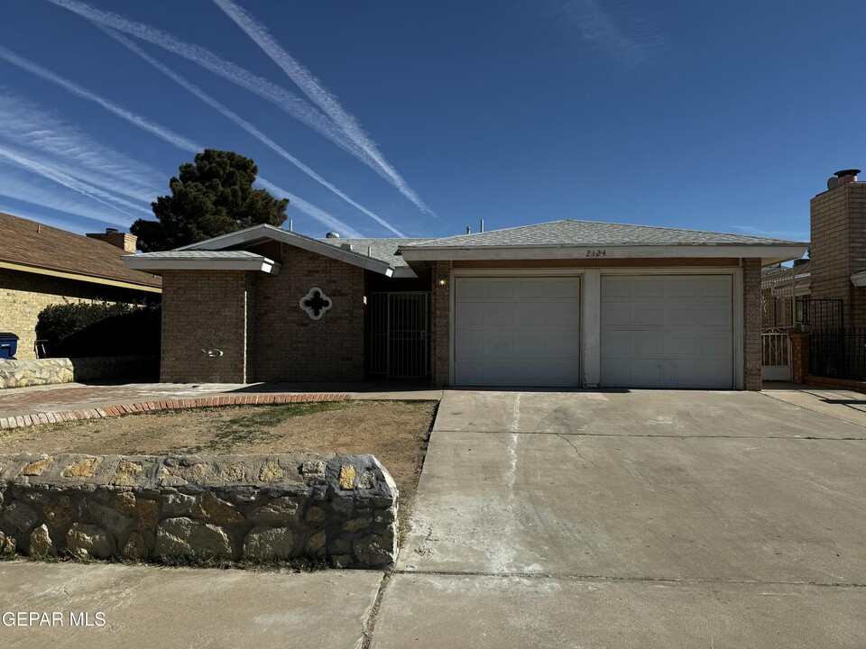 2124 Robert Wynn St in El Paso, TX - Building Photo