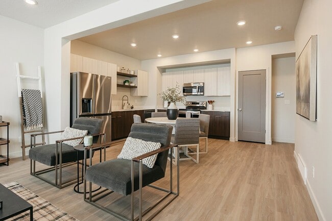 Rise Townhomes in South Jordan, UT - Foto de edificio - Building Photo
