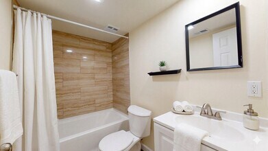 136 Duvall Ln in Gaithersburg, MD - Building Photo - Building Photo