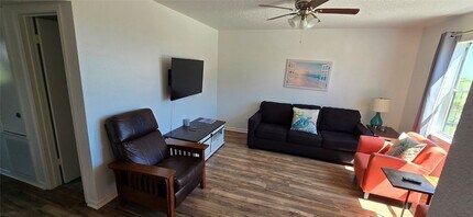 16506 Blackbeard Rd, Unit E in Jamaica Beach, TX - Building Photo - Building Photo