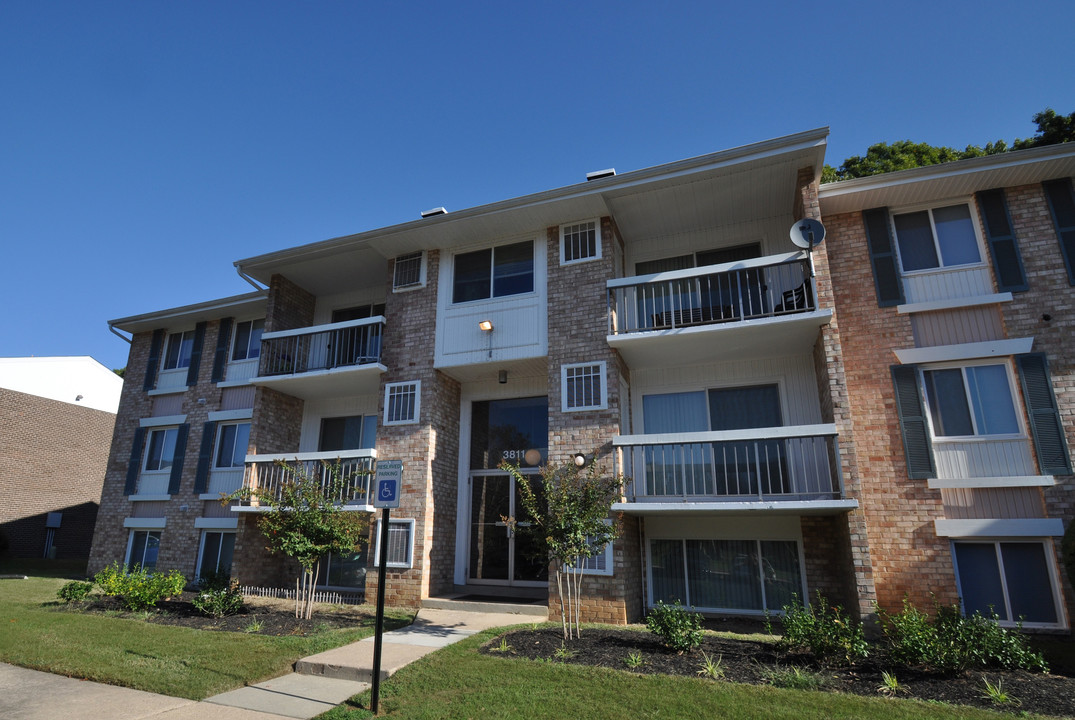 Chesapeake Village Apartments in Middle River, MD - Foto de edificio