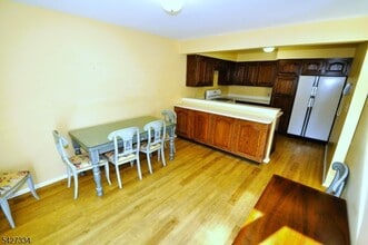 352 Greenbriar Dr in Union, NJ - Building Photo - Building Photo