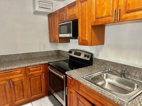 4732 SW 33rd Ave in Fort Lauderdale, FL - Building Photo - Building Photo