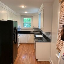 2049 Medway Road, Unit Unit B in Charleston, SC - Foto de edificio - Building Photo