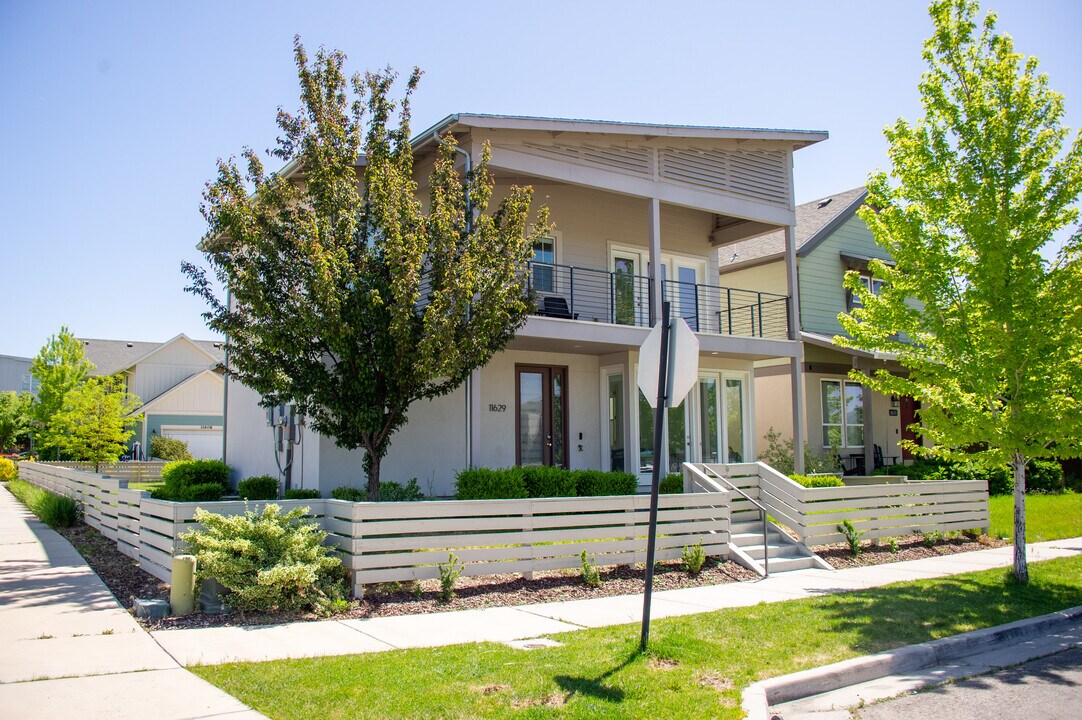 11629 Veruca Way in South Jordan, UT - Building Photo