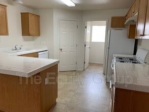 4223 W Walnut Ave in Visalia, CA - Building Photo - Building Photo