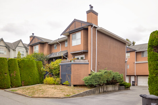 Willow Glen Estates in Port Coquitlam, BC - Building Photo - Building Photo