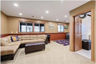 9124 Goldenrod Ln N in Maple Grove, MN - Foto de edificio - Building Photo