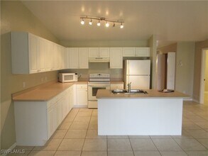271 SW 4th St in Cape Coral, FL - Foto de edificio - Building Photo