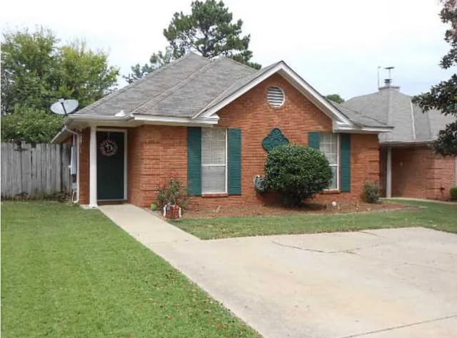 property at 8546 English Oak Loop