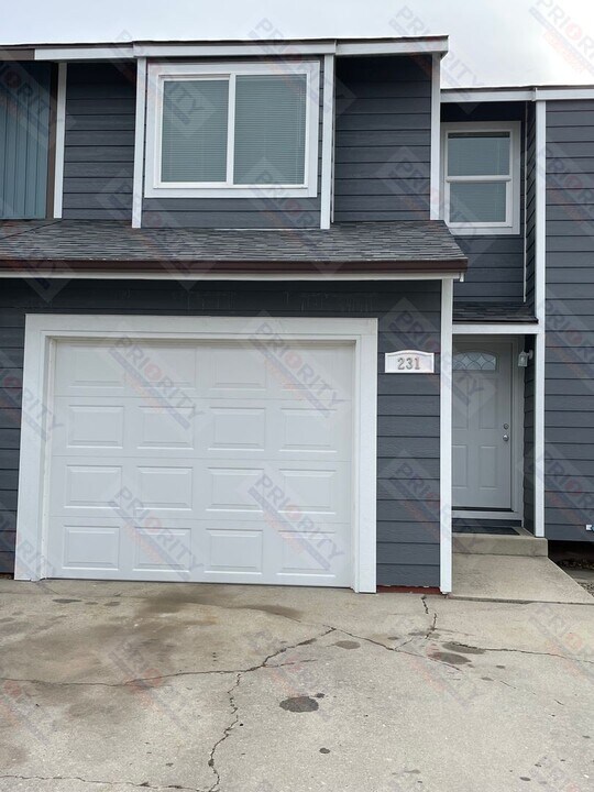 231 Westhills Loop in Gillette, WY - Building Photo