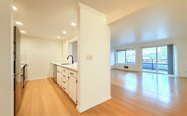 property at 949 N 35th St