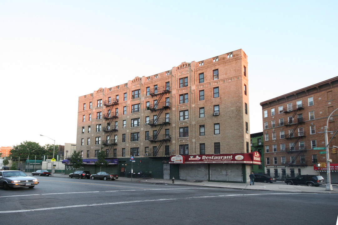 145 Boriquen Place in Brooklyn, NY - Building Photo