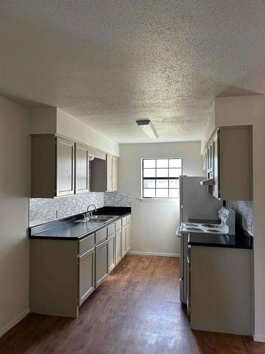 408 N White Oak Rd-Unit -B in Dodd City, TX - Building Photo
