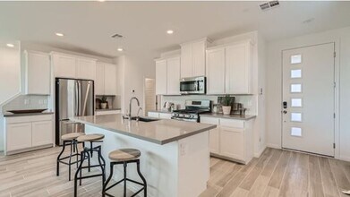 8918 Sasquatch Run Ave in Las Vegas, NV - Building Photo - Building Photo