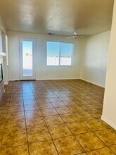 11860 Cliffrose Ct in Adelanto, CA - Foto de edificio - Building Photo