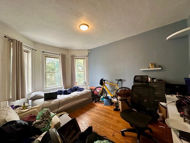 4 Litchfield St, Unit 2