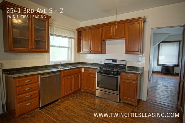 2541 3rd Ave S in Minneapolis, MN - Building Photo - Building Photo