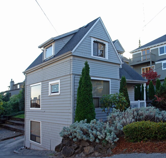 457 Garfield St in Seattle, WA - Building Photo - Building Photo