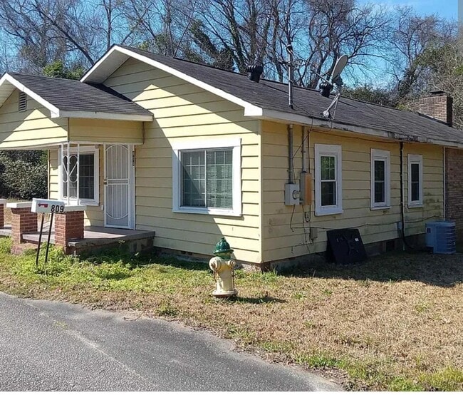 property at 809 13th Ct