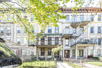 808 Eastern Pky in Brooklyn, NY - Building Photo - Building Photo