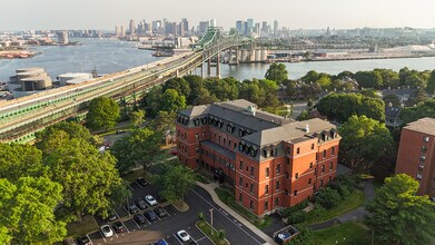 100 Captains Row, Unit 3 in Chelsea, MA - Foto de edificio - Building Photo
