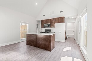 20048 County Rd 4118 in Lindale, TX - Building Photo