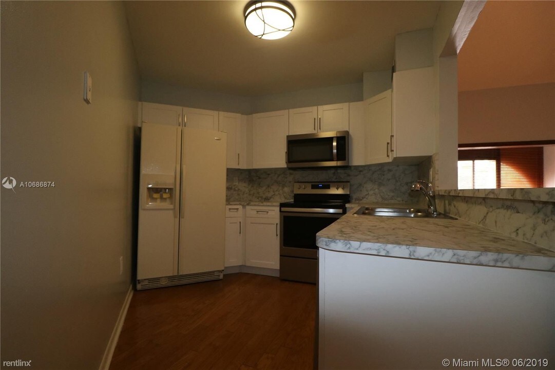10229 NW 9th St Cir-Unit -Apt 207 in Miami, FL - Building Photo