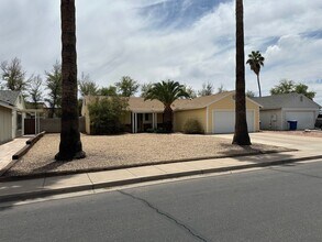 4923 W Gail Dr in Chandler, AZ - Foto de edificio - Building Photo