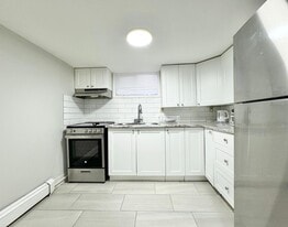 128 Geneva St in St Catharines, ON - Building Photo