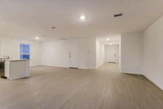 15254 Abella Dr in Montgomery, TX - Foto de edificio - Building Photo