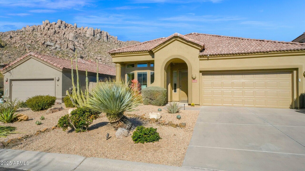 11516 E Ranch Gate Rd in Scottsdale, AZ - Foto de edificio