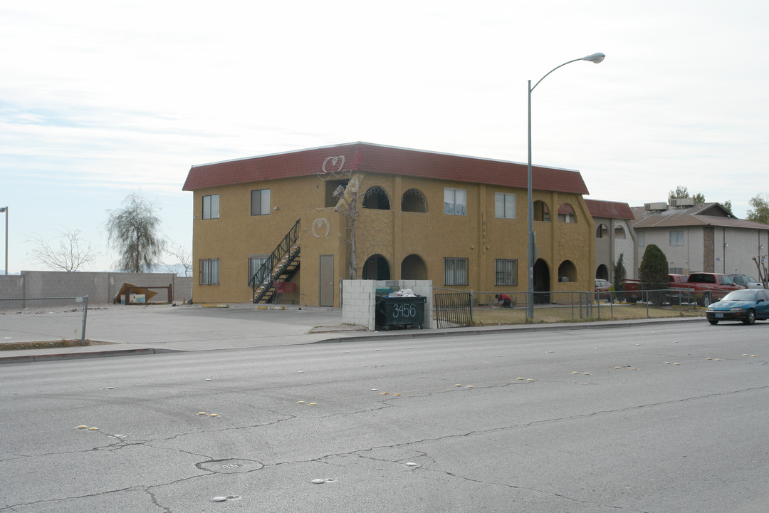 Sunland Manor in North Las Vegas, NV - Building Photo