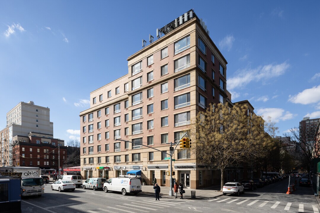 Larkspur Plaza in New York, NY - Foto de edificio