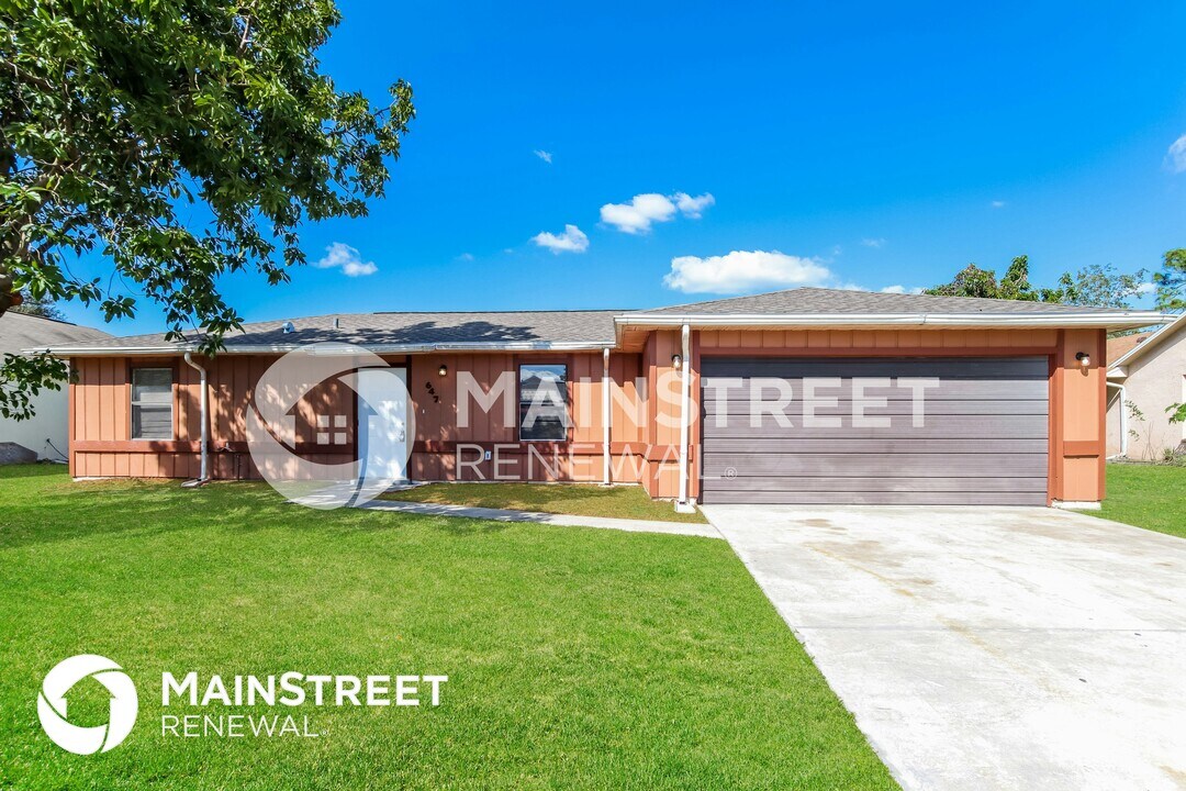 647 Pampas St NW in Palm Bay, FL - Building Photo