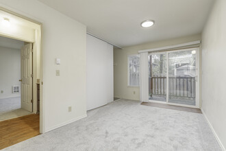 Raleigh Firs in Portland, OR - Building Photo - Interior Photo