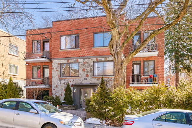 4200 Édouard-Montpetit Boul in Montréal, QC - Building Photo - Building Photo