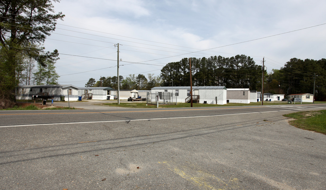 1205 N Pollock St in Selma, NC - Building Photo