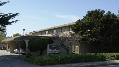 Santa Maria Townhomes in Castro Valley, CA - Foto de edificio - Building Photo