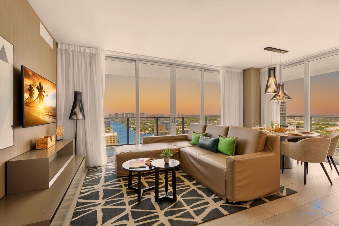 4010 S Ocean Dr in Hollywood, FL - Building Photo