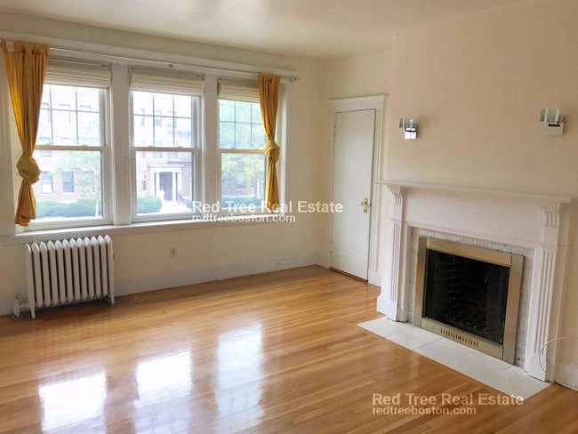 1982 Commonwealth Ave, Unit 6 in Boston, MA - Foto de edificio - Building Photo