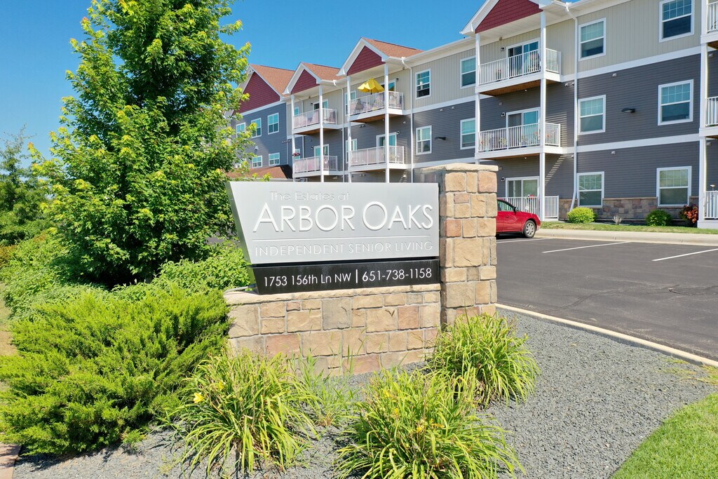 The Estates at Arbor Oaks Apartments in Andover, MN