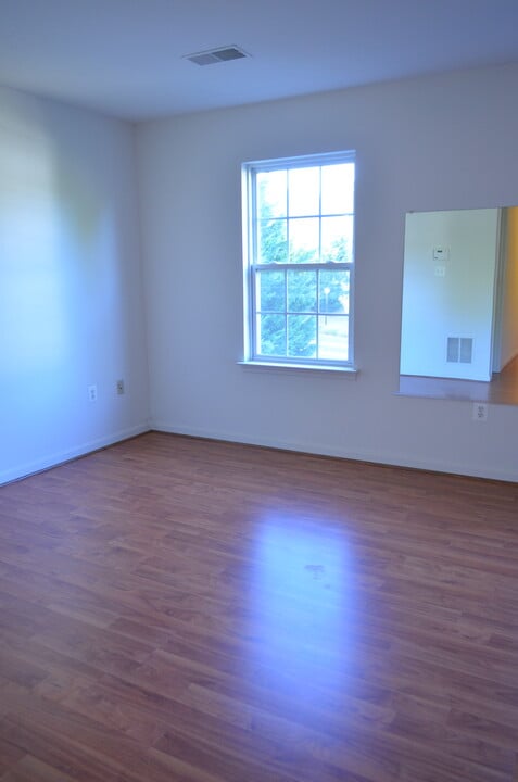 8114 Pepper Ridge Way in Gaithersburg, MD - Foto de edificio