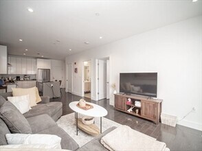 2 W 6th St, Unit 105 in Boston, MA - Building Photo - Building Photo