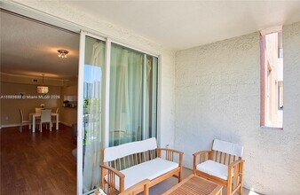 17145 N Bay Rd, Unit 4409 in Sunny Isles Beach, FL - Building Photo - Building Photo