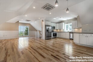 160 Bigelow St in Boston, MA - Building Photo