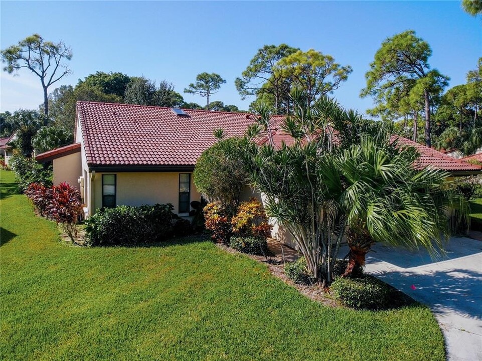 3758 Spanish Pine Ct in Sarasota, FL - Building Photo