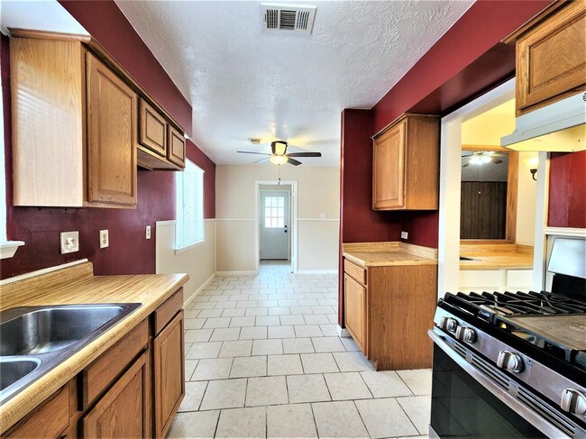 946 Beachcomber Ln in Houston, TX - Building Photo - Building Photo