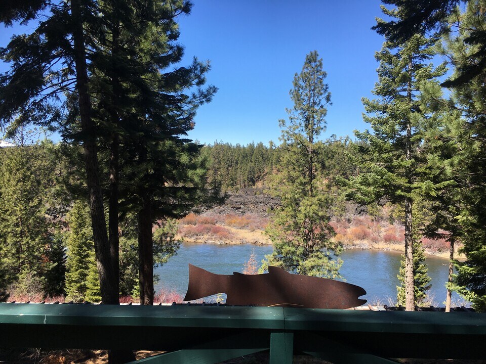 18710 Choctaw Rd in Bend, OR - Foto de edificio