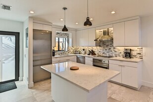 1955 NE 4th St in Deerfield Beach, FL - Building Photo